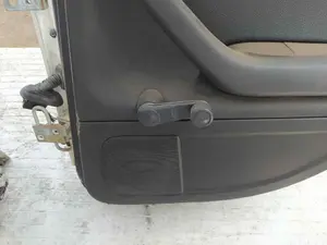 Foto de MANETA ELEVALUNAS TRASERA DERECHA AUDI A4 AVANT (8E) 2.5 V6 24V TDI (163 CV / 120 KW)