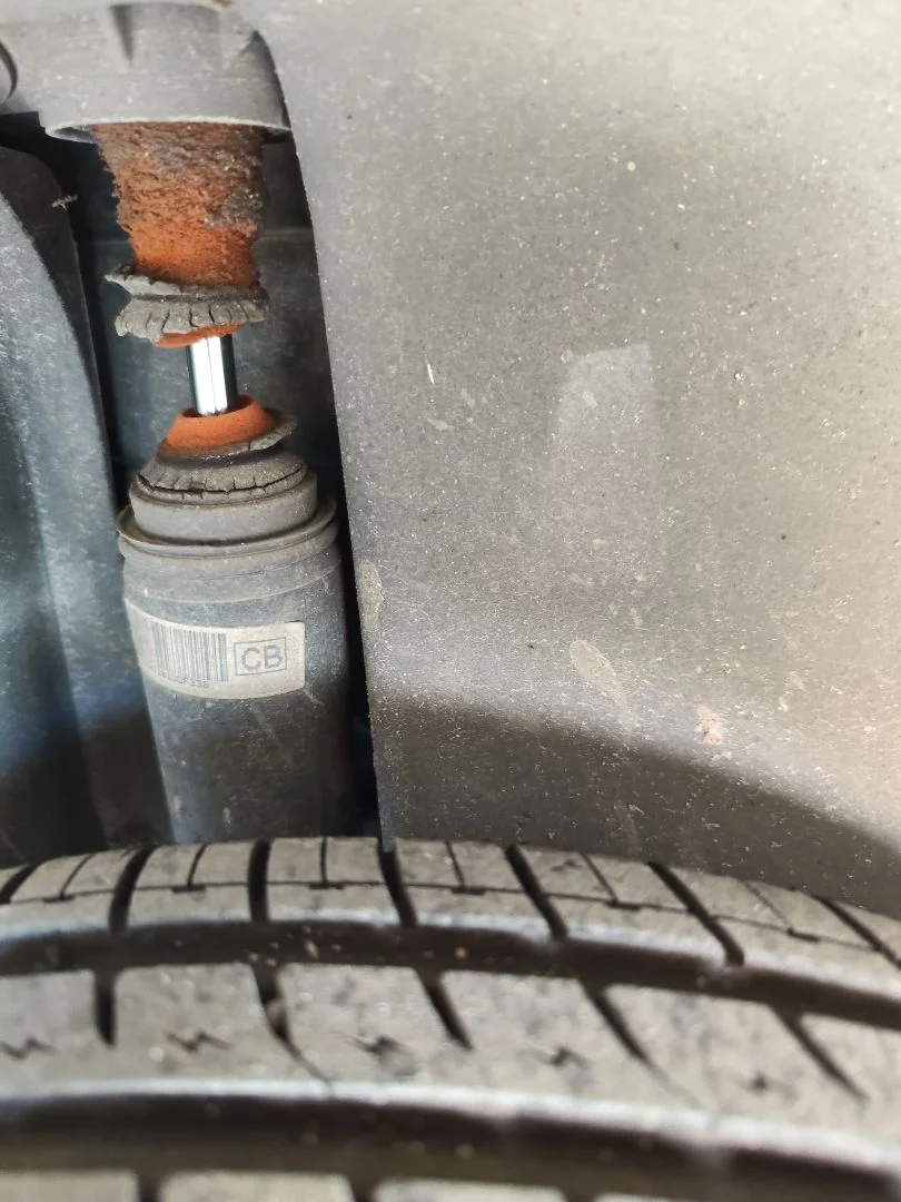 Foto de AMORTIGUADOR TRASERO DERECHO OPEL CORSA D 1.2 16V CAT (Z 12 XEP / LB4) (80 CV / 59 KW)