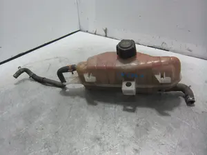 Foto de DEPOSITO EXPANSION RENAULT CLIO III 1.5 dCi Diesel (68 CV / 50 KW) referencia 7701477290 foto 3