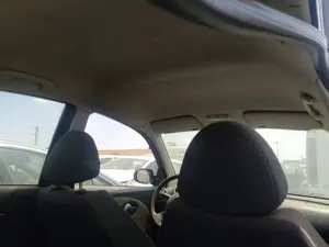 Foto de ASIDERO TECHO DELANTERO DERECHO NISSAN MICRA (K12E) 1.2 CAT (65 CV / 48 KW)