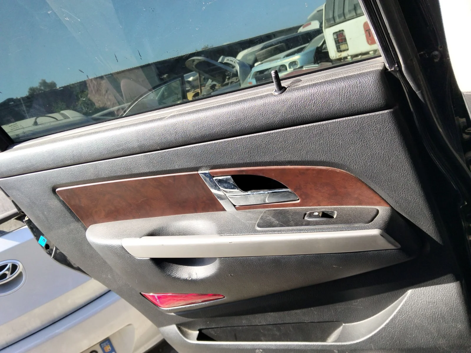 Foto de MANETA INTERIOR TRASERA IZQUIERDA SSANGYONG REXTON 2.7 Turbodiesel CAT (160 CV / 118 KW)
