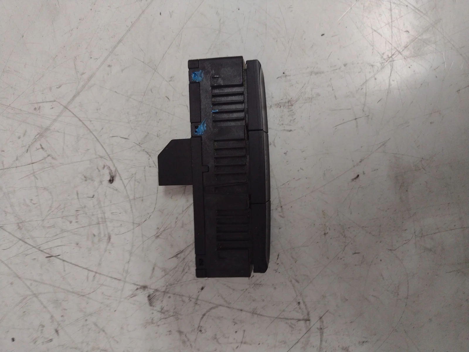 Foto de INTERRUPTOR AUDI A4 AVANT (8K5) referencia 8K0959673