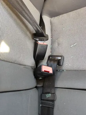 Foto de ENGANCHE CINTURON TRASERO IZQUIERDO SEAT CORDOBA BERLINA (6L2) 1.4 16V (75 CV / 55 KW)