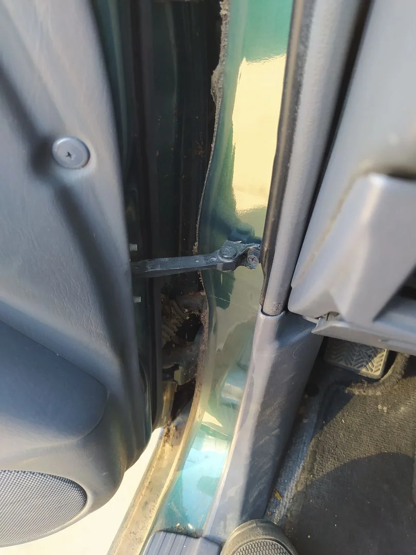 Foto de RETENEDOR PUERTA TOYOTA LAND CRUISER (J9) 3.0 Turbodiesel (125 CV / 92 KW)