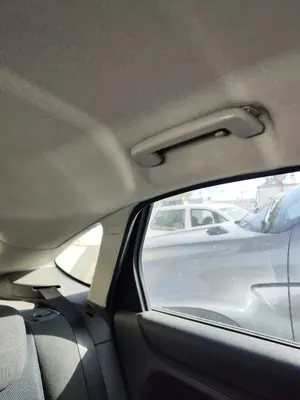 Foto de ASIDERO TECHO TRASERO IZQUIERDO FORD FOCUS BERLINA (CAP) 1.8 TDCi Turbodiesel CAT (116 CV / 85 KW)