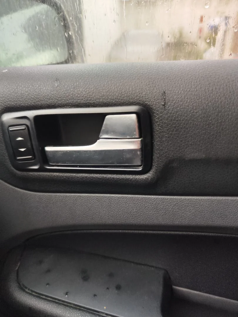 Foto de MANETA INTERIOR DELANTERA DERECHA FORD FOCUS BERLINA (CAP) 1.6 TDCi CAT (90 CV / 66 KW)