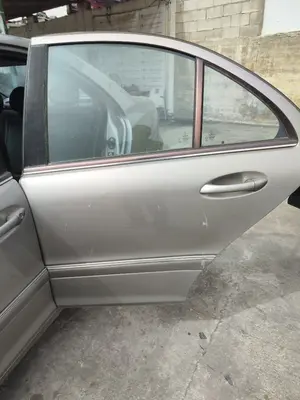 Foto de PUERTA TRASERA IZQUIERDA MERCEDES-BENZ CLASE C (BM 203) BERLINA 1.8 CAT (192 CV / 141 KW) referencia A203730070567 foto 5