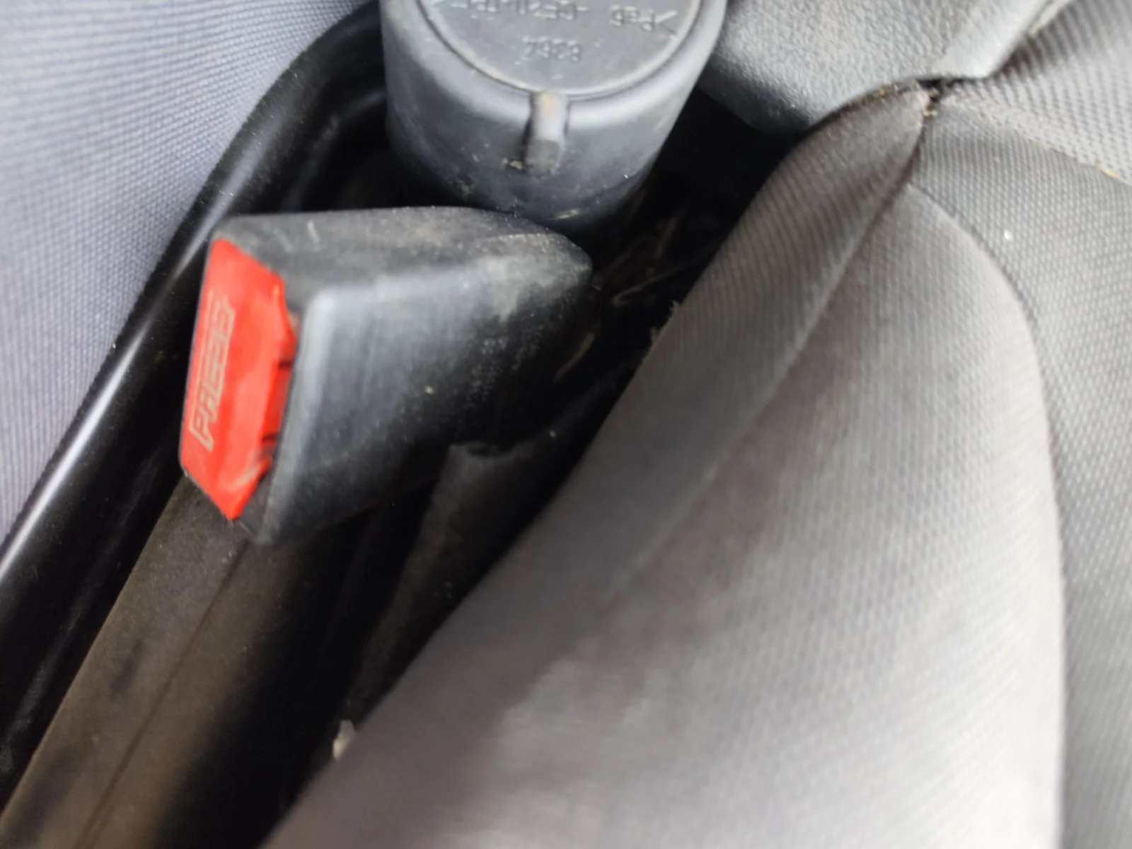 Foto de PRETENSOR AIRBAG IZQUIERDO CITROEN BERLINGO FURGÓN 1.6 Blue-HDI FAP (99 CV / 73 KW)