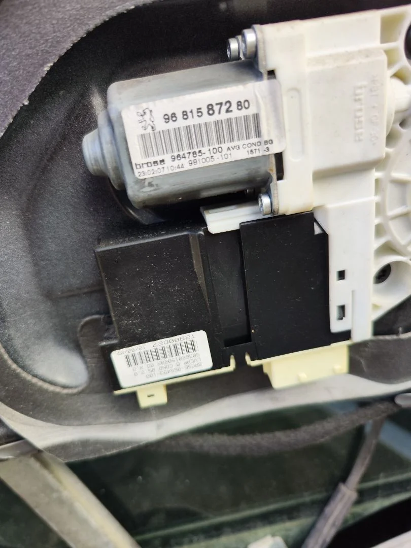 Foto de ELEVALUNAS DELANTERO IZQUIERDO PEUGEOT 307 BREAK/ SW (S2) 2.0 16V HDi FAP CAT (RHR / DW10BTED4) (136 CV / 100 KW)