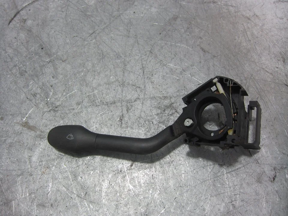 Foto de MANDO LIMPIA VOLKSWAGEN GOLF III (1H1)(11.1991) 1.9 TDI (90 CV / 66 KW) referencia 1H6953503AA