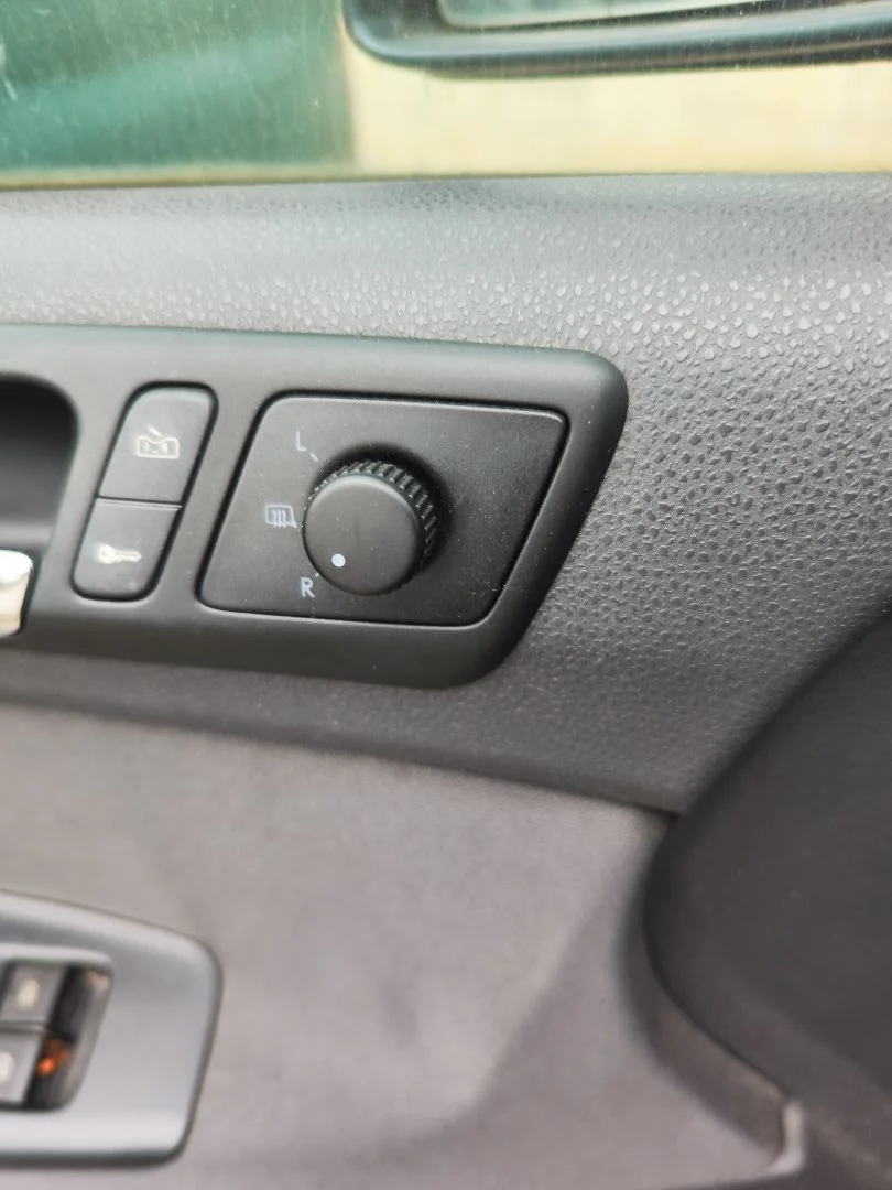 Foto de MANDO RETROVISOR VOLKSWAGEN POLO IV (9N1) 1.4 16V (75 CV / 55 KW)