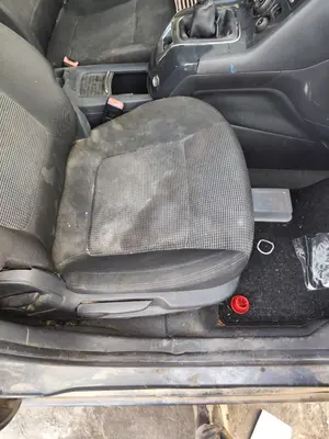 Foto de ASIENTO DELANTERO DERECHO PEUGEOT 5008 1.6 HDi FAP CAT (9HZ / DV6TED4) (109 CV / 80 KW)