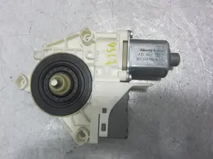 Foto de MOTOR ELEVALUNAS DELANTERO IZQUIERDO PEUGEOT 407 2.0 16V HDi CAT (RHR / DW10BTED4) (136 CV / 100 KW) referencia 994651102 foto 3