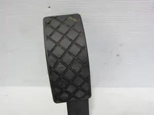 Foto de PEDAL ACELERADOR VOLKSWAGEN PASSAT BERLINA (3B3) 1.9 TDI (131 CV / 96 KW) referencia 8D1721523F foto 5