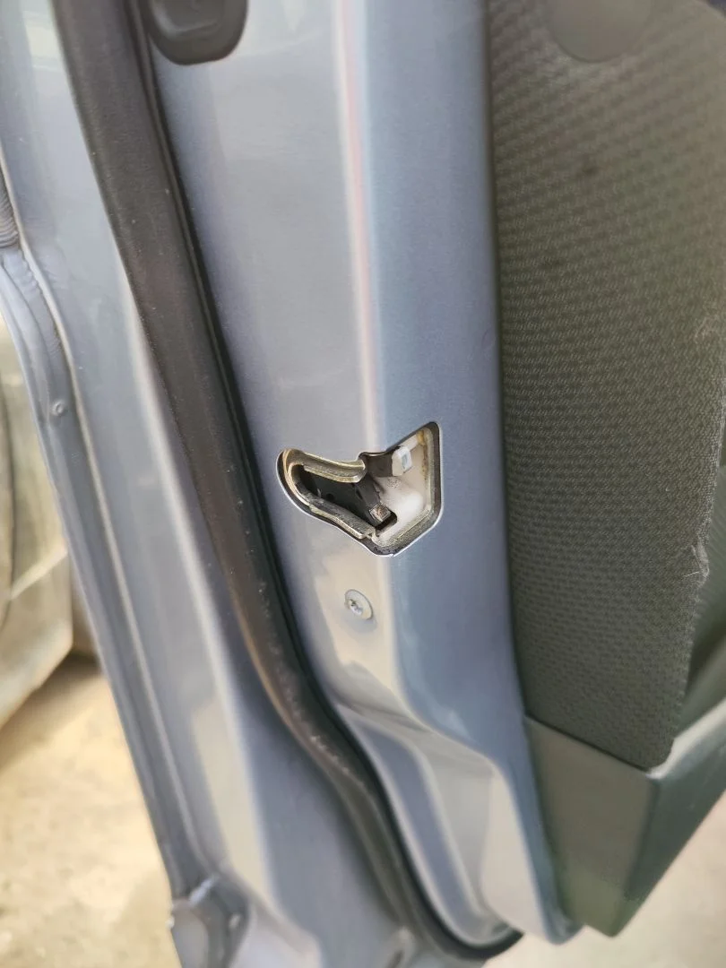 Foto de CERRADURA PUERTA DELANTERA IZQUIERDA MERCEDES-BENZ CLASE B (BM 245) 2.0 CDI CAT (109 CV / 80 KW) referencia A1697203735