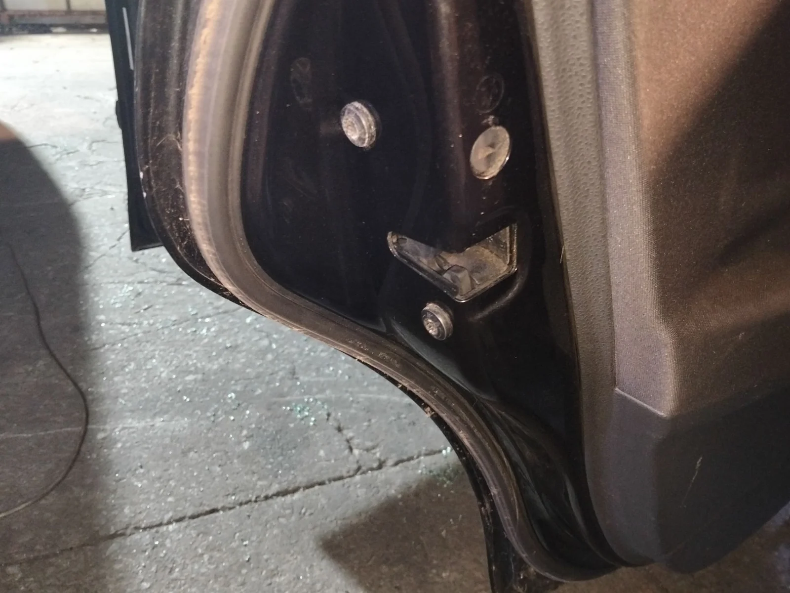 Foto de CERRADURA PUERTA TRASERA IZQUIERDA VOLKSWAGEN POLO IV (9N1)