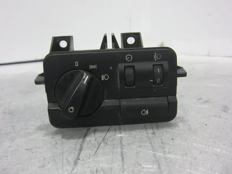 Foto de MANDO LUCES BMW SERIE 3 BERLINA (E46) 2.0 16V Diesel CAT (136 CV / 100 KW) referencia 61316901428