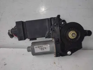 Foto de MOTOR ELEVALUNAS DELANTERO DERECHO VOLKSWAGEN TOUAREG (7LA) referencia 0130821765 foto 3