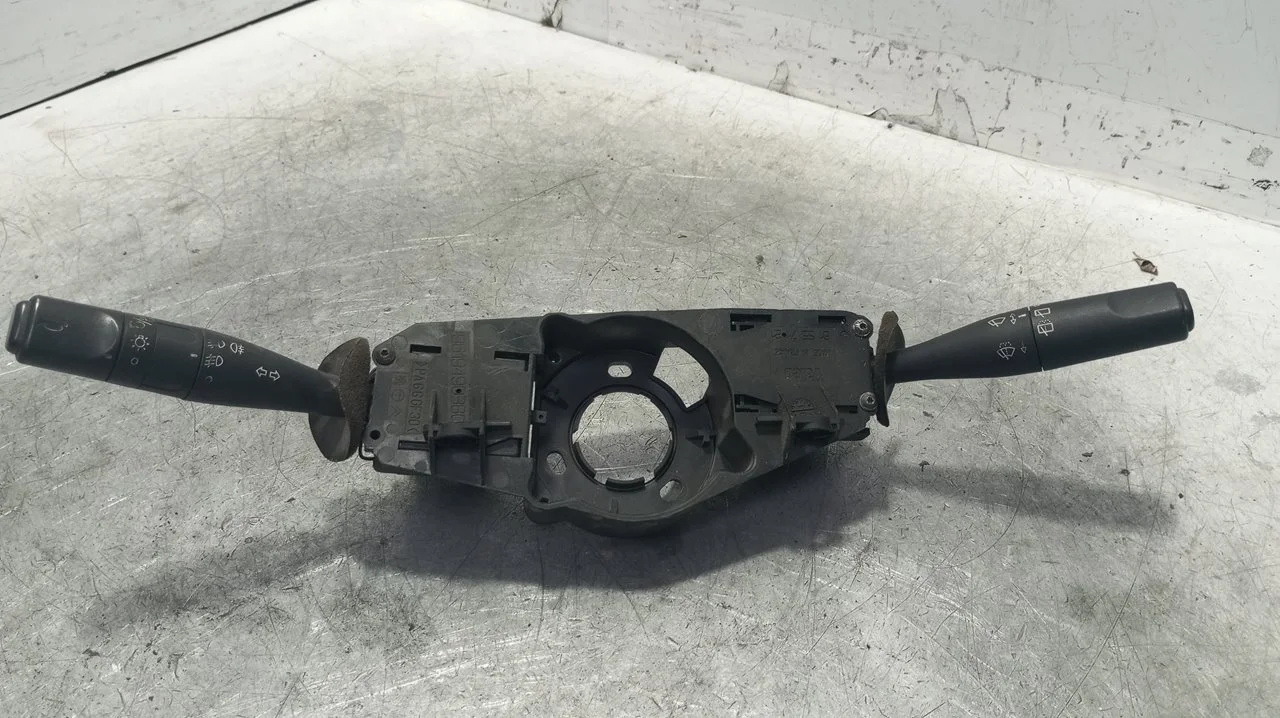 Foto de MANDO MULTIFUNCION CITROEN SAXO 1.5 Diesel (57 CV / 42 KW) referencia 96236416ZL