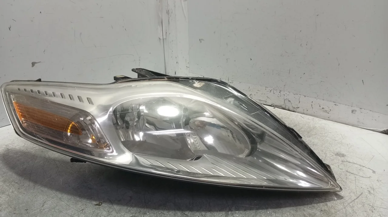 Foto de FARO DERECHO FORD MONDEO BERLINA (CA2) 1.8 TDCi CAT (125 CV / 92 KW) referencia 1EF01054102