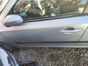 Foto de PUERTA DELANTERA IZQUIERDA RENAULT LAGUNA II (BG0) 1.8 CAT (120 CV / 88 KW) foto 2