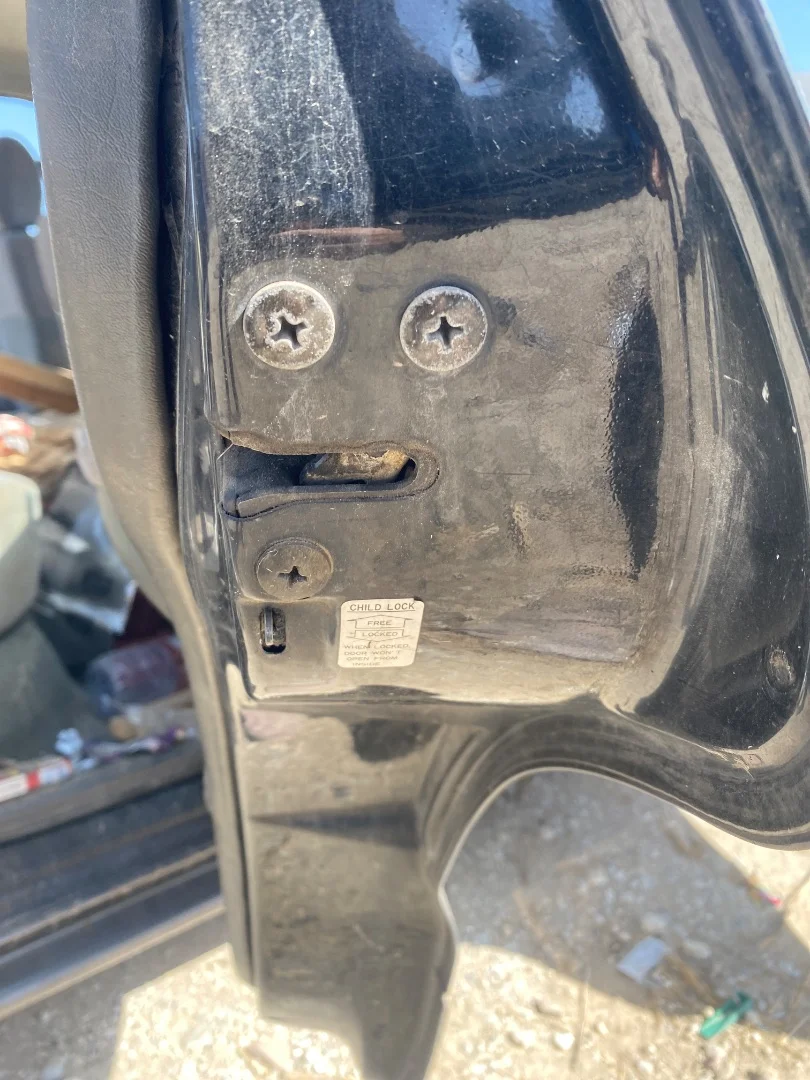 Foto de CERRADURA PUERTA TRASERA DERECHA KIA SPORTAGE 2.0 CAT (128 CV / 94 KW)