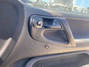 Foto de MANETA INTERIOR DELANTERA DERECHA VOLKSWAGEN POLO III (6N1) 1.4  (60 CV / 44 KW) referencia 6N0837226A FKZ