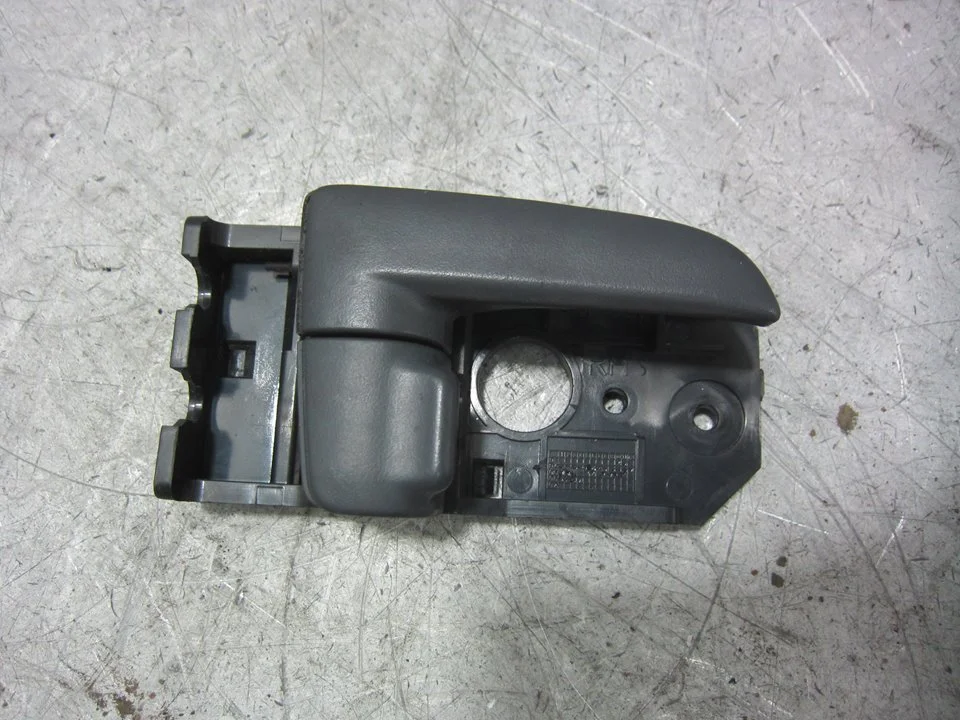 Foto de MANETA INTERIOR DELANTERA DERECHA KIA CERATO (LD) 1.6 CAT (105 CV / 77 KW) referencia 82623LD000