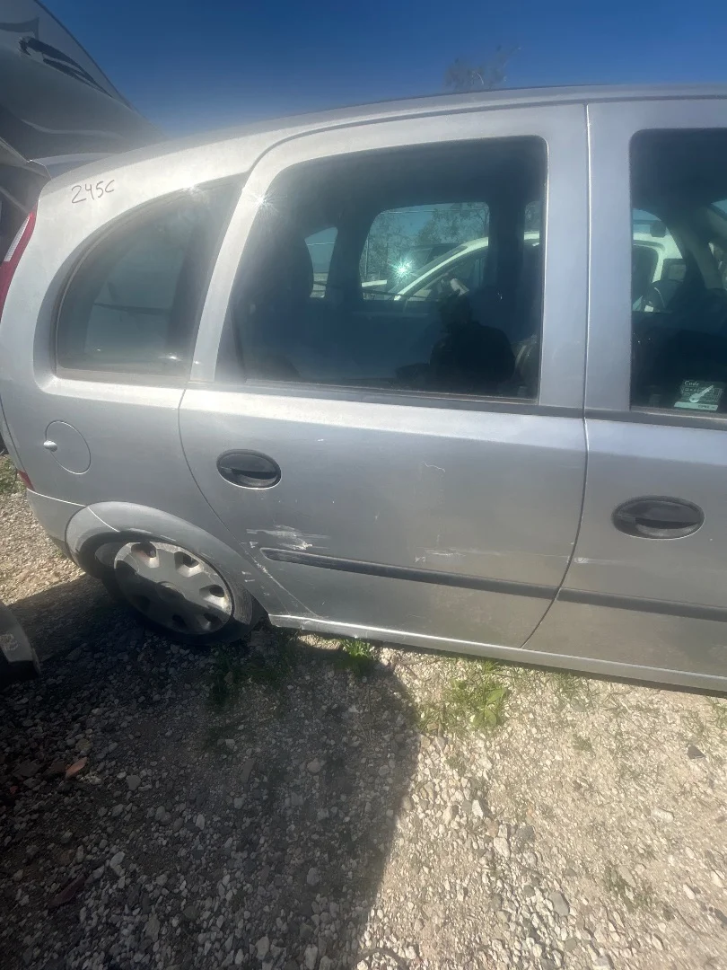 Foto de PUERTA TRASERA DERECHA OPEL MERIVA 1.6 16V (101 CV / 74 KW) referencia 13149682
