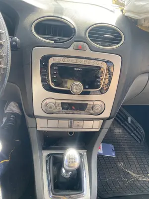 Foto de CONSOLA CENTRAL FORD FOCUS BERLINA (CB4) 1.6 TDCi CAT (109 CV / 80 KW)