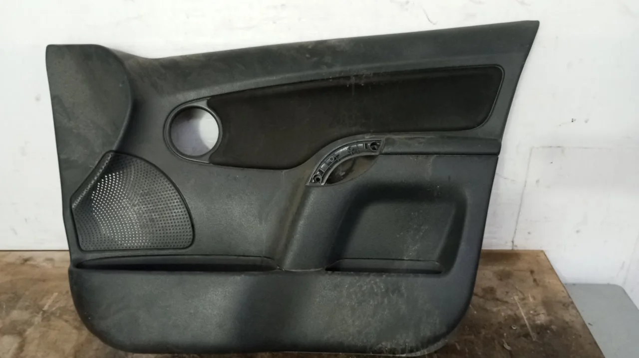Foto de GUARNECIDO PUERTA DELANTERA DERECHA CITROEN C3 1.1 (60 CV / 44 KW) referencia 96380494