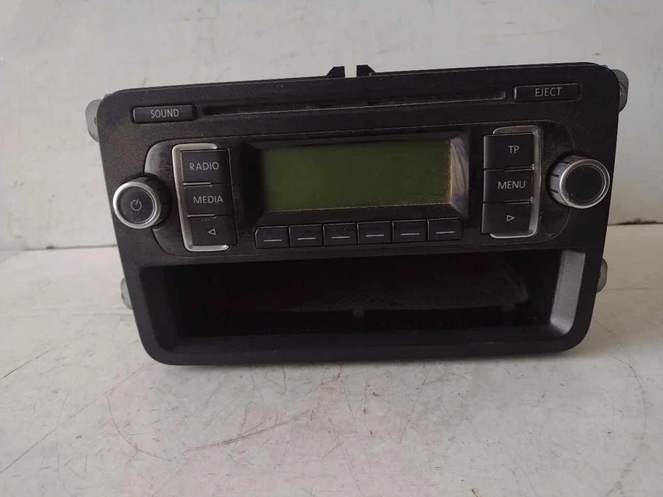 Foto de SISTEMA AUDIO / RADIO CD VOLKSWAGEN POLO V (6R1) 1.4 FSI (86 CV / 63 KW) referencia ULVWMP3