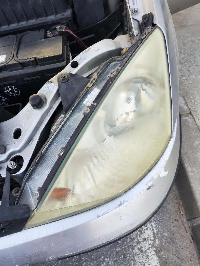 Foto de FARO IZQUIERDO FORD FOCUS FAMILIAR (CAK) 1.8 TDCi Turbodiesel CAT (116 CV / 85 KW)
