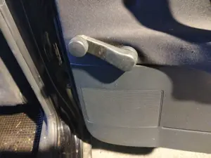 Foto de MANETA ELEVALUNAS TRASERA DERECHA VOLKSWAGEN POLO IV (9N1)