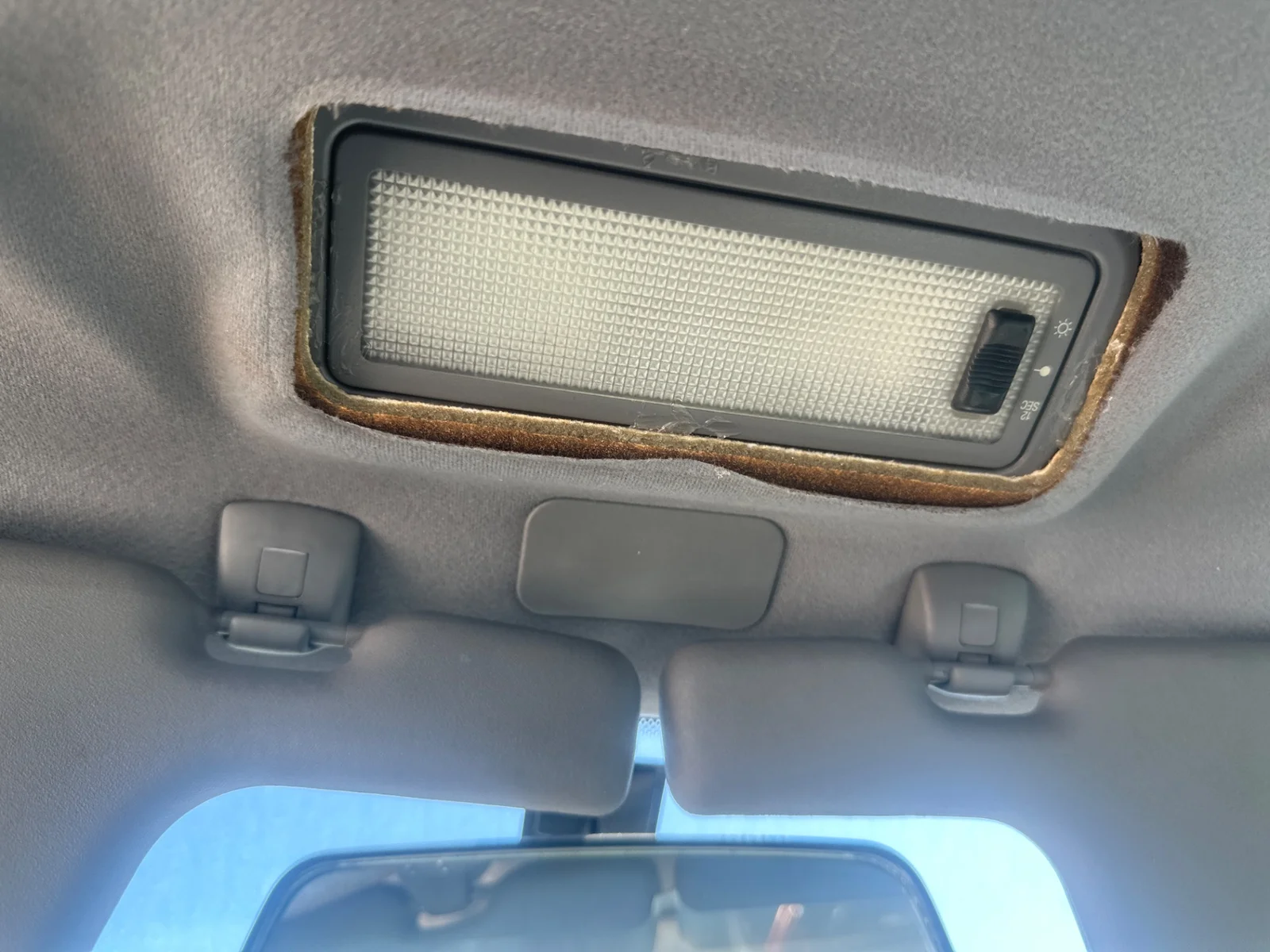 Foto de LUZ INTERIOR FORD MONDEO FD BERL./TURNIER 1.8 16V CAT (116 CV / 85 KW)
