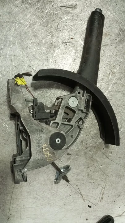 Foto de PALANCA FRENO SEAT LEON (1P1) 1.6 TDI (105 CV / 77 KW) referencia 1K0711303M