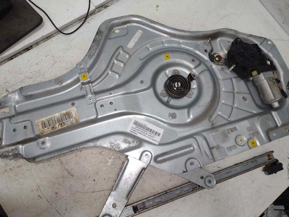 Foto de ELEVALUNAS DELANTERO DERECHO HYUNDAI ELANTRA (XD) 2.0 CRDi CAT (112 CV / 82 KW) referencia 824802D062