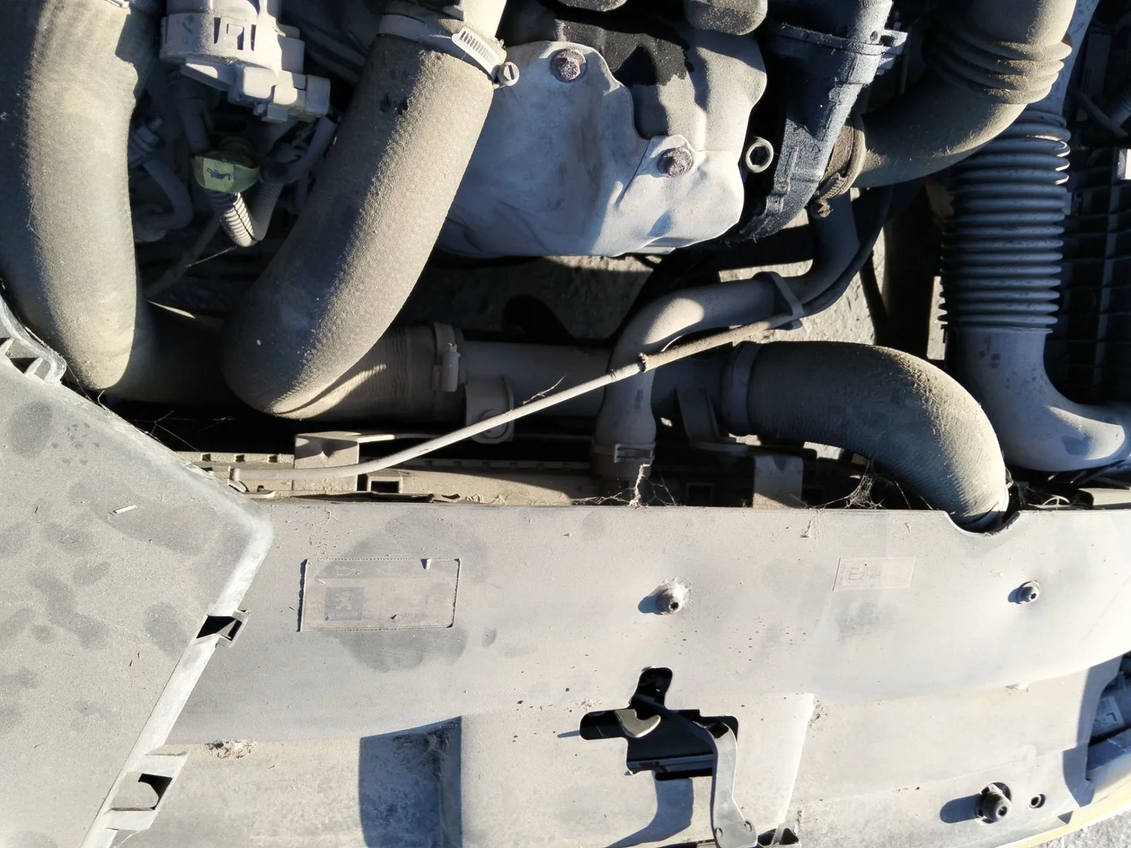 Foto de CONDENSADOR / RADIADOR AIRE ACONDICIONADO PEUGEOT 407 1.6 HDi FAP CAT (9HZ / DV6TED4) (109 CV / 80 KW) referencia 6455FX