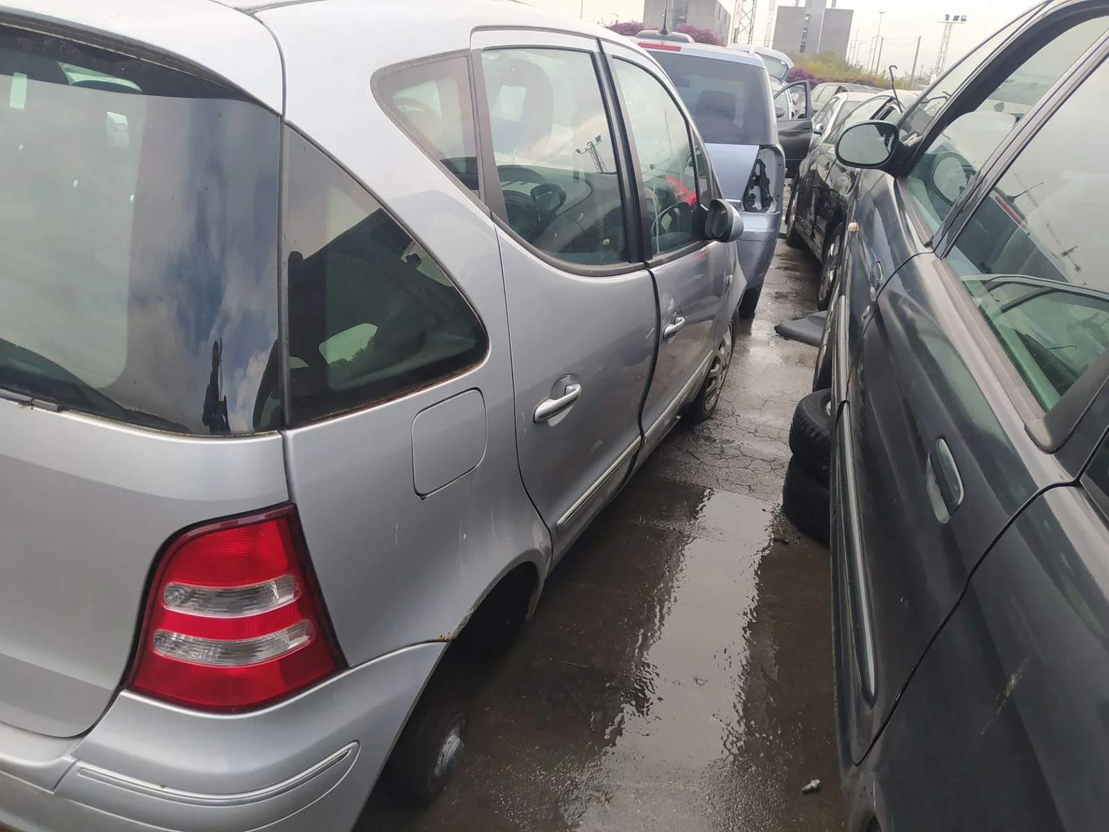 Foto de PUENTE TRASERO MERCEDES-BENZ CLASE A (BM 168) 1.6 CAT (102 CV / 75 KW) referencia A1683501508