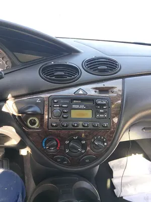 Foto de PANEL FRONTAL FORD FOCUS BERLINA (CAK) 1.6 16V CAT (101 CV / 74 KW)