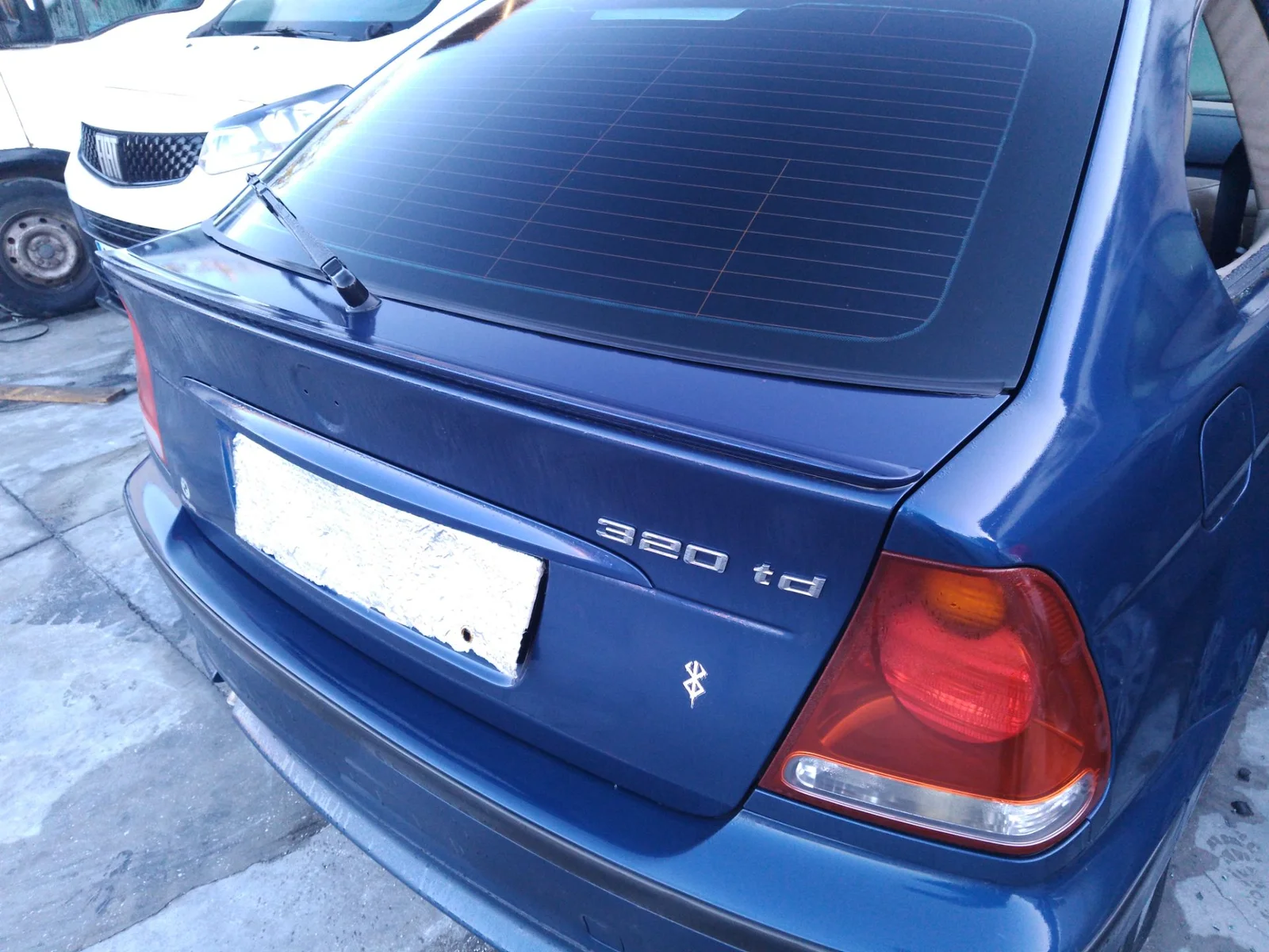Foto de PORTON TRASERO BMW SERIE 3 COMPACTO (E46) 2.0 16V Diesel CAT (150 CV / 110 KW)