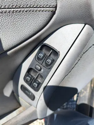 Foto de MANDO ELEVALUNAS DELANTERO IZQUIERDO MERCEDES-BENZ CLASE C (BM 203) BERLINA 2.2 CDI CAT (116 CV / 85 KW)