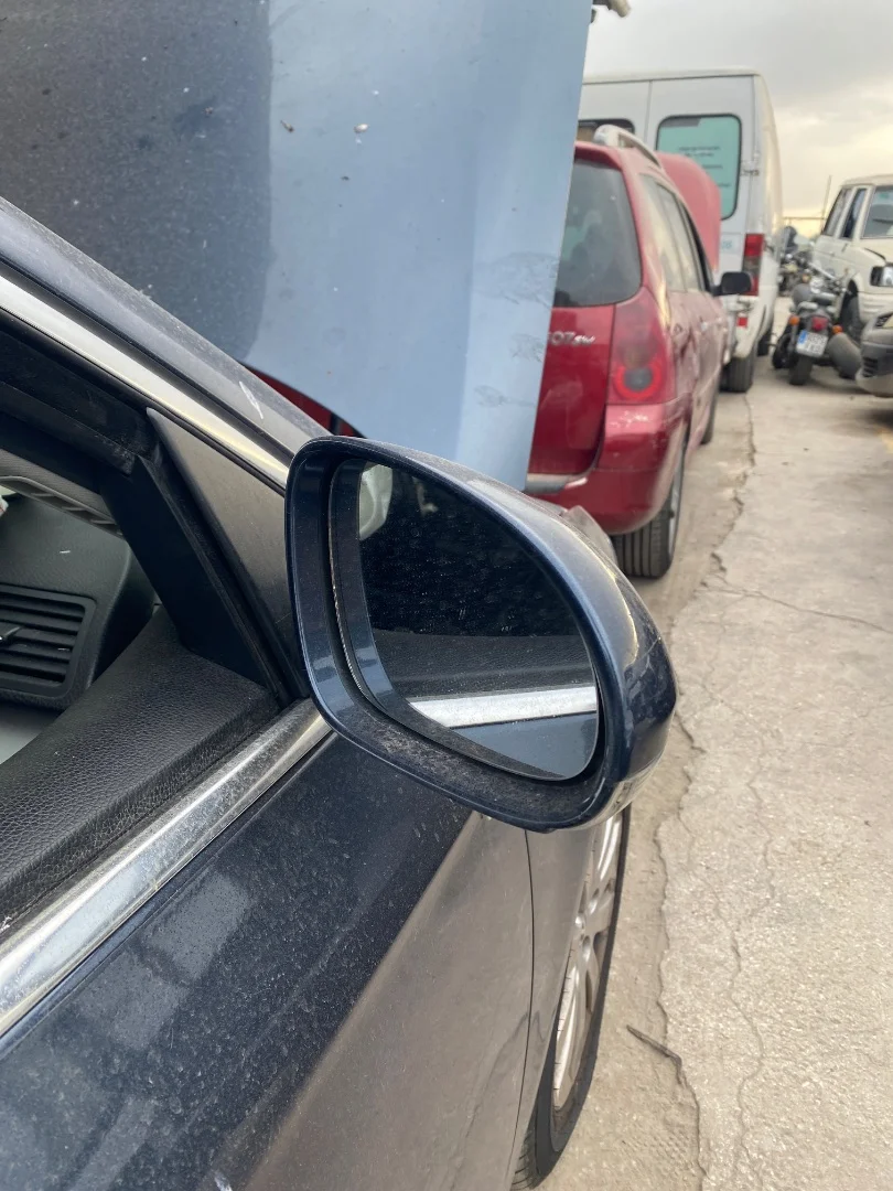 Foto de RETROVISOR DERECHO VOLKSWAGEN PASSAT BERLINA (3C2) 2.0 TDI (140 CV / 103 KW)