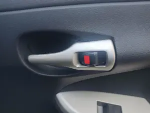 Foto de MANETA INTERIOR TRASERA DERECHA TOYOTA COROLLA (E15) 1.4 Turbodiesel CAT (90 CV / 66 KW)