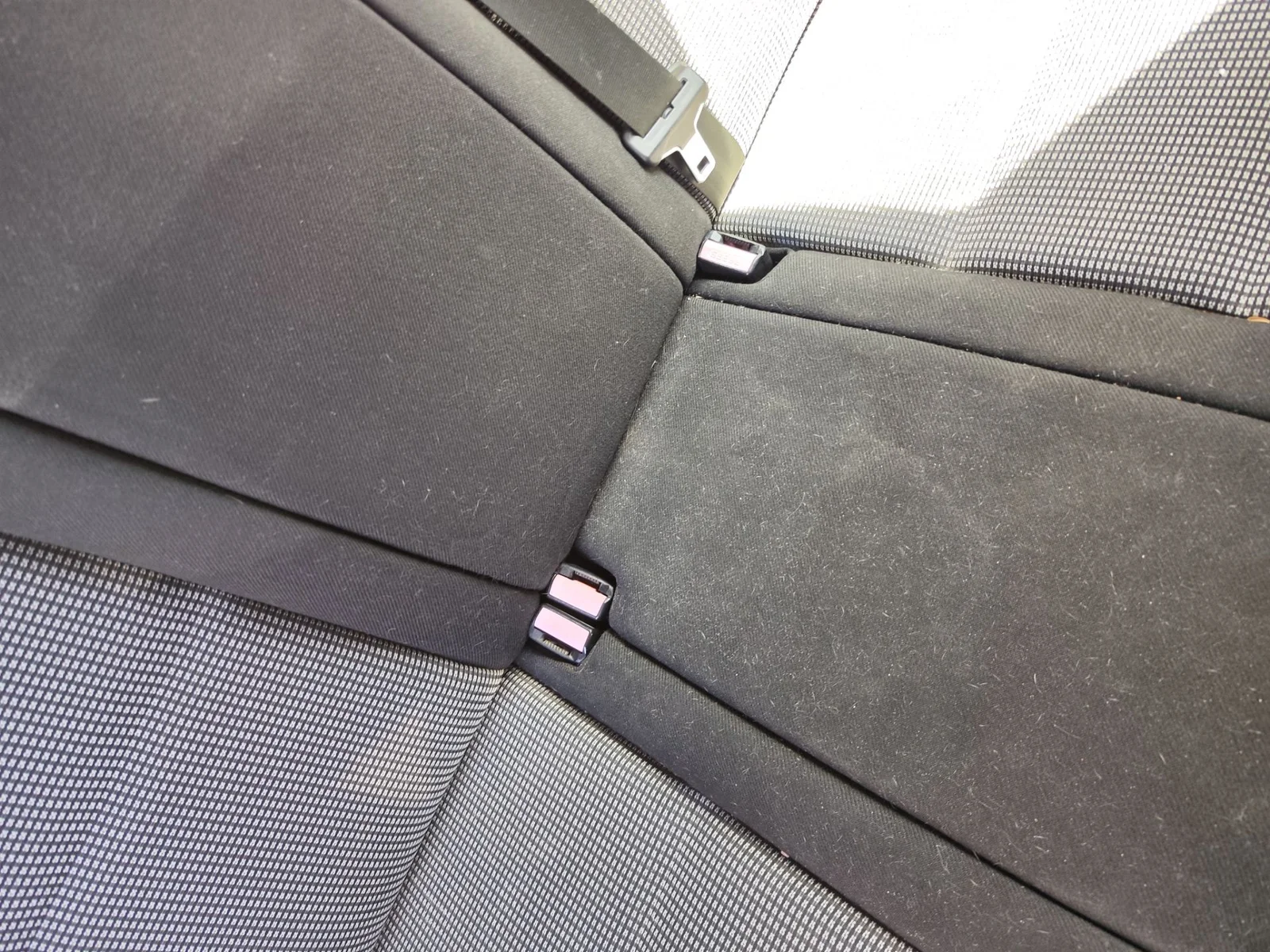 Foto de ENGANCHE CINTURON TRASERO DERECHO PEUGEOT 307 BERLINA (S2) 1.4 16V CAT (KFU / ET3J4) (88 CV / 65 KW)