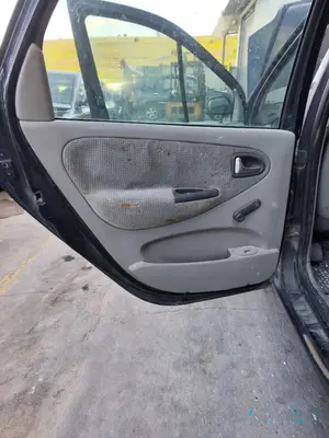 Foto de GUARNECIDO PUERTA TRASERA IZQUIERDA RENAULT SCENIC I (JA...) 1.9 dCi Diesel CAT (102 CV / 75 KW) referencia 7700415962 foto 2