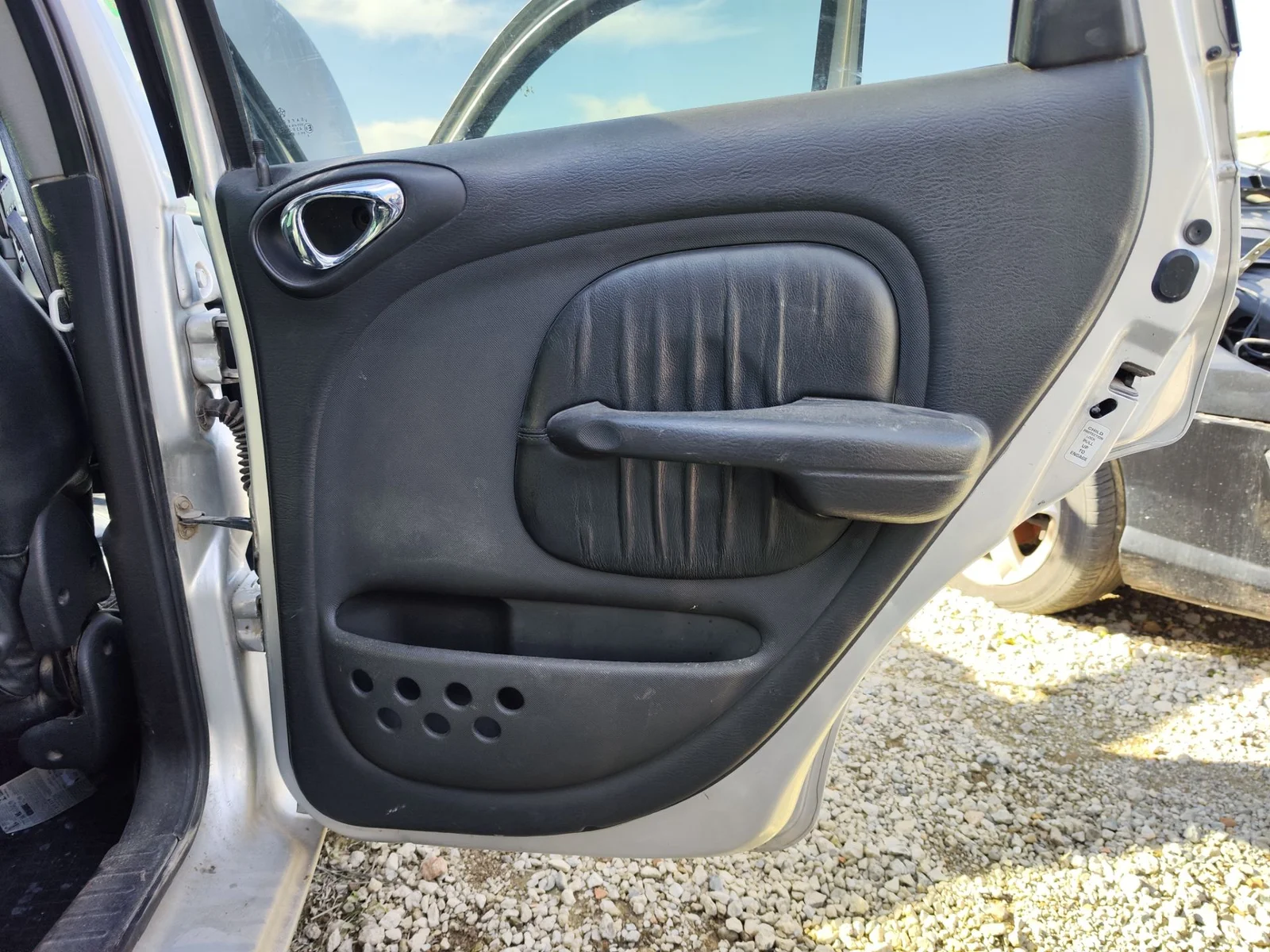 Foto de GUARNECIDO PUERTA TRASERA DERECHA CHRYSLER PT CRUISER 2.2 CRD CAT (121 CV / 89 KW)