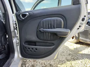 Foto de GUARNECIDO PUERTA TRASERA DERECHA CHRYSLER PT CRUISER 2.2 CRD CAT (121 CV / 89 KW)