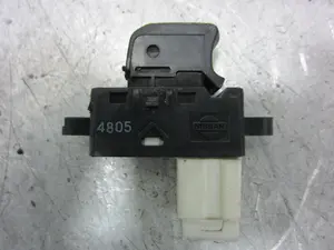 Foto de MANDO ELEVALUNAS DELANTERO DERECHO NISSAN MICRA (K12E) referencia 25411AX610 foto 2