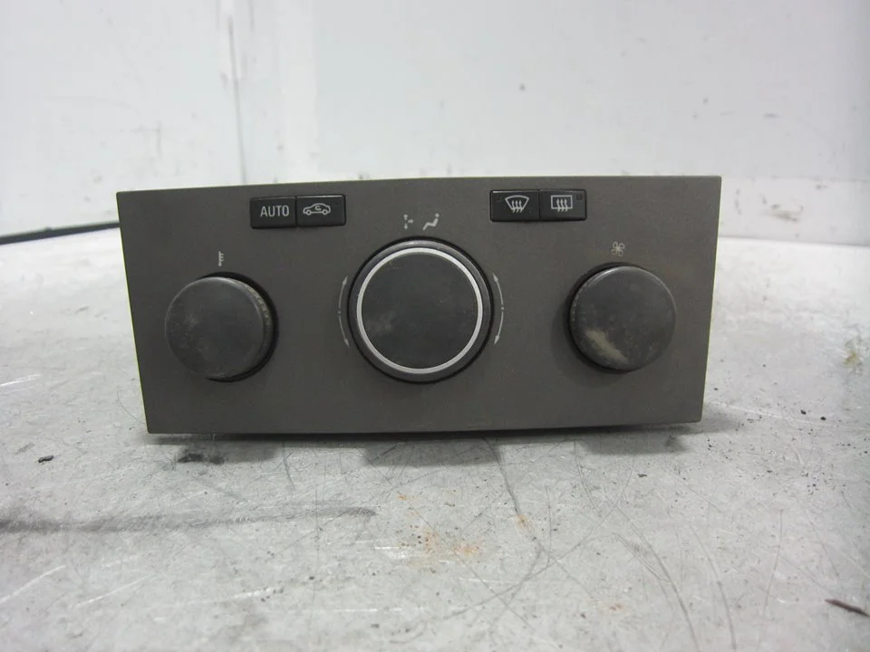 Foto de MANDO CALEFACCION / AIRE ACONDICIONADO OPEL ASTRA H BERLINA 1.7 16V CDTI (101 CV / 74 KW) referencia 90151240